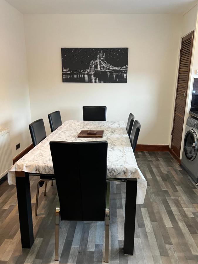 4 Bed Bungalow Near Airport EDI Exterior foto