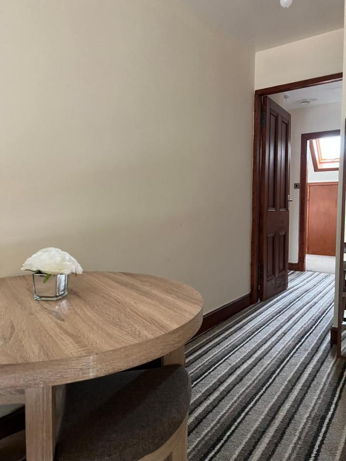 4 Bed Bungalow Near Airport EDI Exterior foto