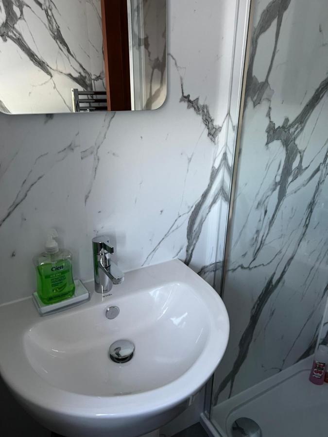 4 Bed Bungalow Near Airport EDI Exterior foto