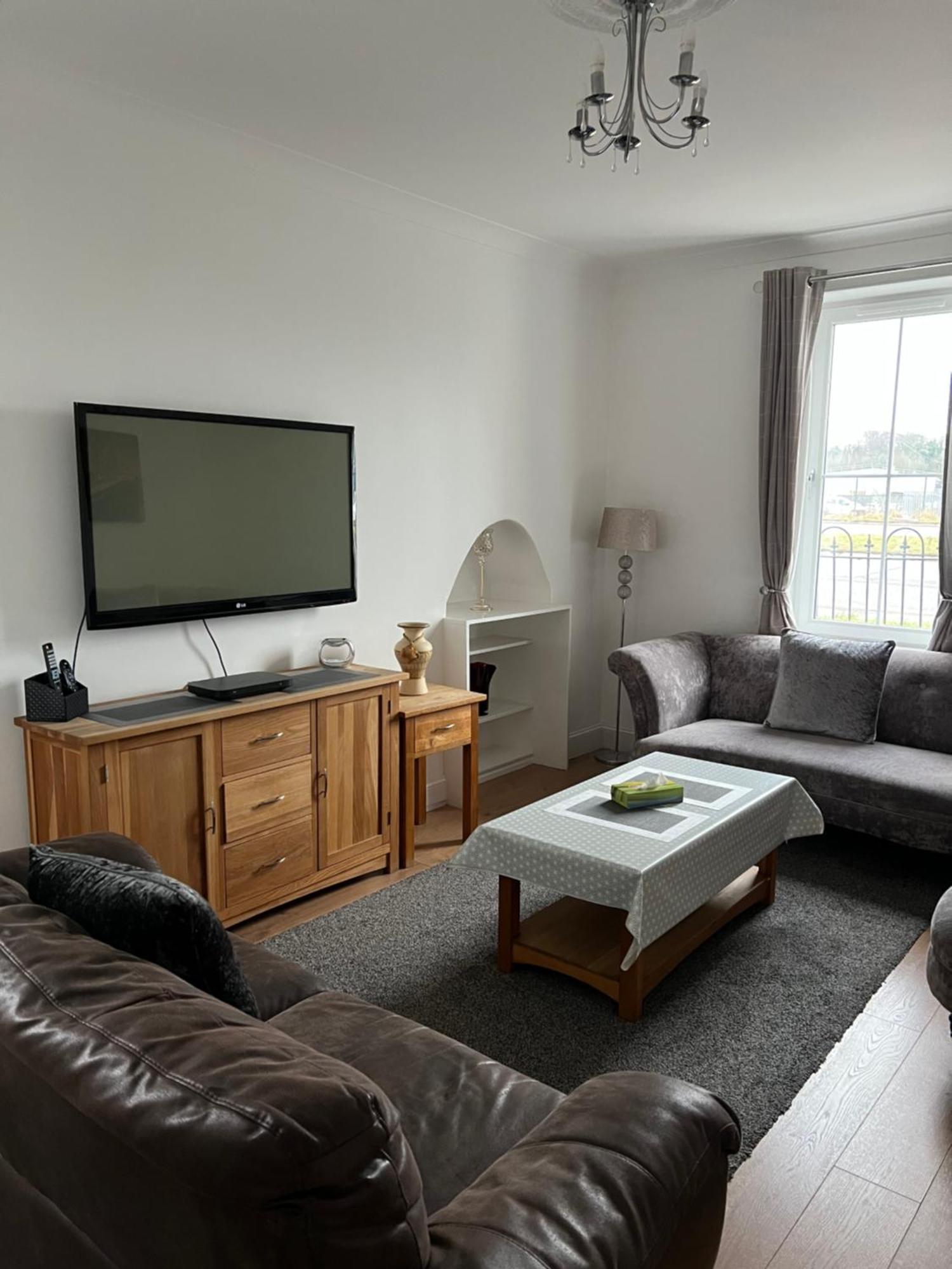 4 Bed Bungalow Near Airport EDI Exterior foto